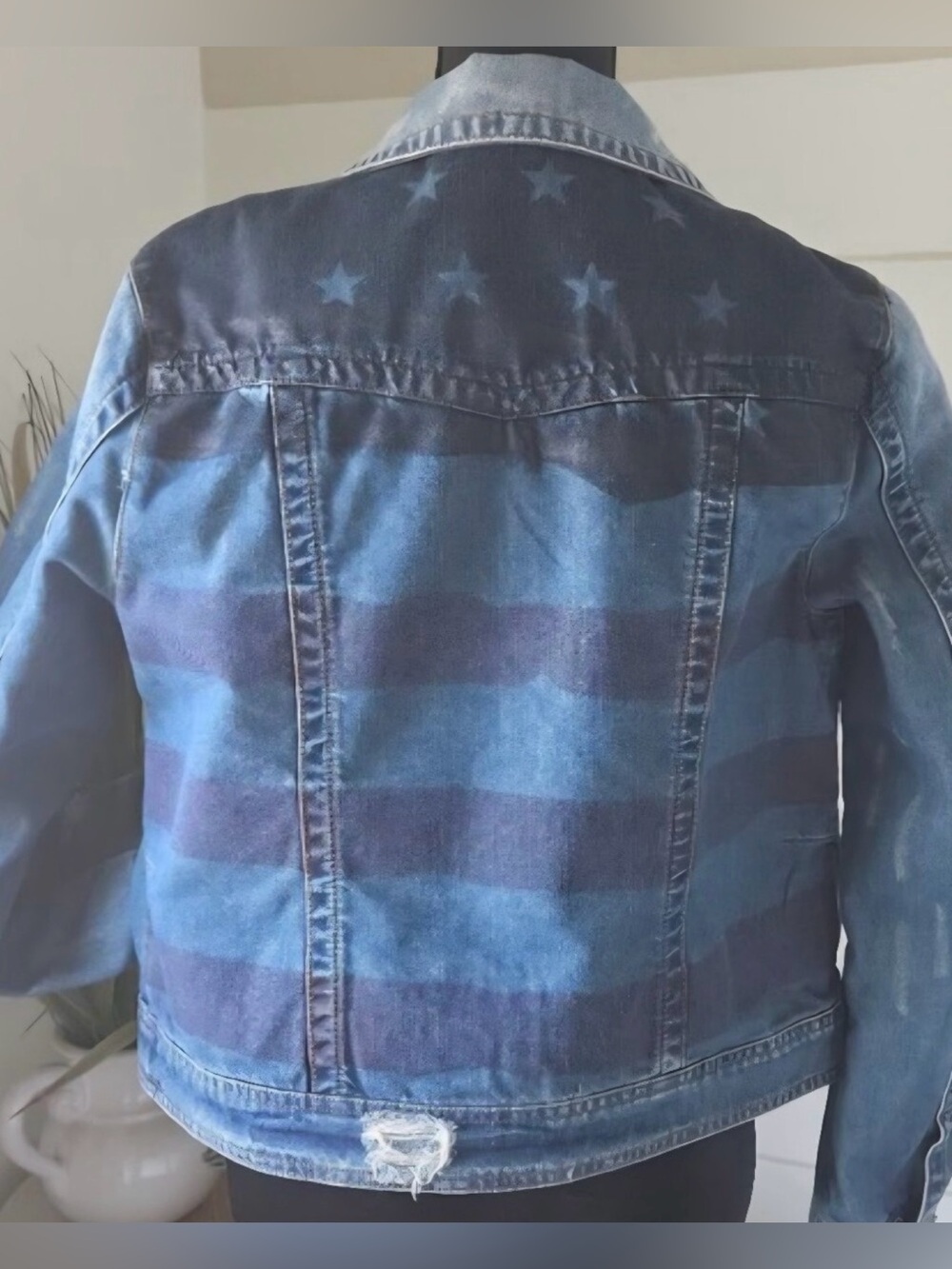 Z Supply flag jean jacket denim trucker M patriotic americana coat
📱